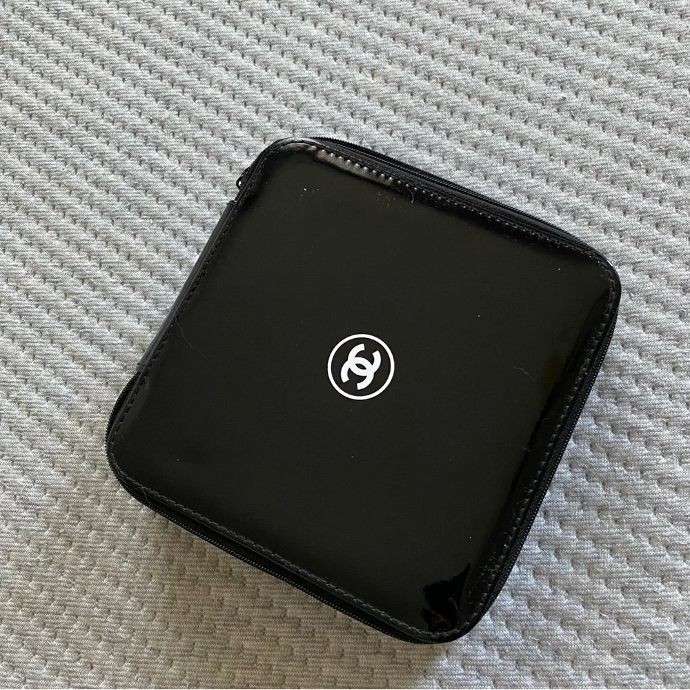 CHANEL MAKE UP VANITY BLACK PATENT CASE